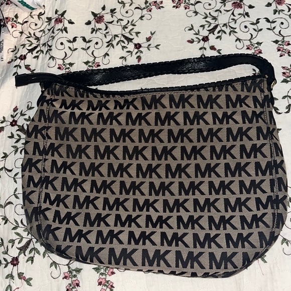 Mint condition Micheal kors purse - Picture 3 of 5